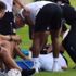 Ünlü futbolcu maçın ortasında bir anda yere yığıldı Ünlü futbolcu maçın ortasında bir anda yere yığıldı