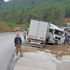 Fethiye'de yoldan çıkan tırın sürücüsü yaşamını yitirdi Fethiye'de yoldan çıkan tırın sürücüsü yaşamını yitirdi
