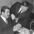 Bu fotoğraf kafa karıştırdı! Saddam'a hizmet eden garson bakın kim çıktı?