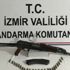 İzmir'de durdurulan minibüsten kalaşnikof çıktı