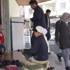Hem okula gidiyor hem de boyacılık yapıyor Hem okula gidiyor hem de boyacılık yapıyor