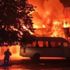 Kayseri'de 3 dükkan ve bir minibüs alev alev yandı