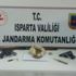 Köy evinde ruhsatsız silahlar ve kenevir tohumu ele geçirildi Köy evinde ruhsatsız silahlar ve kenevir tohumu ele geçirildi