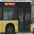 Metrobüste kalp krizi geçiren adam hayatını kaybetti Metrobüste kalp krizi geçiren adam hayatını kaybetti