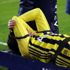 Mesut Özil sahayı sedyeyle terk etti Mesut Özil sahayı sedyeyle terk etti