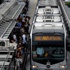 Genç kıza, Metrobüs durağında yapmadığını bırakmadı! Genç kıza, Metrobüs durağında yapmadığını bırakmadı!