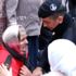 Yangından etkilenen yaşlı kadına Maltepe Belediyesi ... Yangından etkilenen yaşlı kadına Maltepe Belediyesi ...