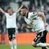 Burak Yılmaz iç sahada sırtlıyor Burak Yılmaz iç sahada sırtlıyor