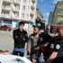 Yer: Aksaray... Sokağa çıkma kısıtlamasına uymadılar, çekirdek çitlerken polise yakalandılar!