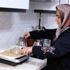 4 çocuk annesi okumayı bırakmadı, üniversite mezunu ...