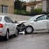 Otomobiller çarpıştı: 2 yaralı Otomobiller çarpıştı: 2 yaralı