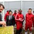 Sivas Valisi Salih Ayhan dan Sivasspor a baklava ikramı Sivas Valisi Salih Ayhan dan Sivasspor a baklava ikramı