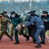 Özbekistan’da futbolcudan hakeme linç girişimi