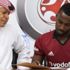 Suudi Arabistanlı futbolcu imza töreninde Beşiktaş forması giydi Suudi Arabistanlı futbolcu imza töreninde Beşiktaş forması giydi