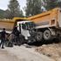 Manisa'da iki kamyon çarpıştı: 2 yaralı Manisa'da iki kamyon çarpıştı: 2 yaralı