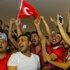 Millilere coşkulu karşılama Millilere coşkulu karşılama