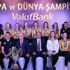 Avrupa ve Dünya Şampiyonu VakıfBank kupalarıyla basın karşısında Avrupa ve Dünya Şampiyonu VakıfBank kupalarıyla basın karşısında