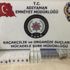 Otomobilin her yerinden kaçak sigara ve çay çıktı Otomobilin her yerinden kaçak sigara ve çay çıktı
