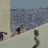 İzmir'deki İnsan Hakları Anıtı gençlerin oyuncağı oldu İzmir'deki İnsan Hakları Anıtı gençlerin oyuncağı oldu