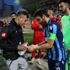 Akhisarspor maçında futbolculara el dezenfeksiyonu Akhisarspor maçında futbolculara el dezenfeksiyonu