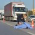 Kaza yaptı, yardım edenin aracını çaldı: Yolda cesedi bulundu
