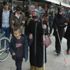 Gözlerini bağlayıp yürüyüşe geçtiler