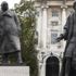 Londra'da Winston Churchill ve Thomas Guy heykellerinin kaldırılması talep ediliyor
