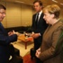 Davutoğlu, Merkel ve Rutte'ye pide ısmarladı