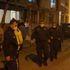 Kendilerini uyaran polislere saldırdılar…