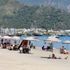 Marmaris'te sokaklar boşaldı, plajlar doldu Marmaris'te sokaklar boşaldı, plajlar doldu