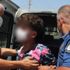 Polis uyuşturucuyla yakaladığı gence önce maske taktı sonra su verdi Polis uyuşturucuyla yakaladığı gence önce maske taktı sonra su verdi