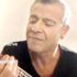 Levent Yüksel ilk canlı yayın konserini verdi