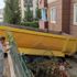 Felaketten dönüldü! Freni boşalan hafriyat kamyonu apartmana girdi