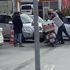 Kaza sonrası kasklı ve yumruklu kavga