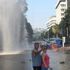 İzmir'de patlayan su borusundan fışkıran su 30 metre yükseldi İzmir'de patlayan su borusundan fışkıran su 30 metre yükseldi