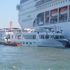 İtalya’da yolcu gemisi turist teknesine çarptı