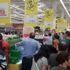 Haklarını arayan Migros çalışanlarına polis müdahalesi ile karşılaştı Haklarını arayan Migros çalışanlarına polis müdahalesi ile karşılaştı