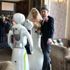 Düğünlerde çalışan robot fotoğrafçı: Eva