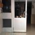 Apartmanın cam kapısına çarpan çocuğun boğazı kesildi