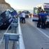 Lüks cip bariyerle istinat duvarı arasına sıkıştı: ...