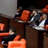Yorgun düşen milletvekilleri Genel Kurul sıralarında uyudu