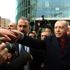 Erdoğan ı, Berlin de otelin önünde Türk vatandaşları ...