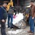 8 yıldır kar yağmayan köye kepçeyle kar taşıdılar