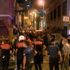 Beyoğlu nda pazarcılar yolu kapatıp eylem yaptı Beyoğlu nda pazarcılar yolu kapatıp eylem yaptı