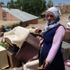 Depremle birlikte 3 çocuğuyla dışarıda kaldı Depremle birlikte 3 çocuğuyla dışarıda kaldı