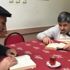 Kitap okuyana çay ve kahve bedava Kitap okuyana çay ve kahve bedava