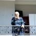 "Minik Kuş" salgın nedeniyle evde kalan komşularına ...