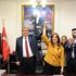 İzmir'de ilçe belediye başkanlığını eşine devretti