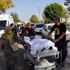 Ambulans gelmeyince annelerini sedyeyle eve götürdüler