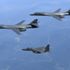 Trump'ın ziyaretinden önce Kore semalarında bombardıman uçakları!